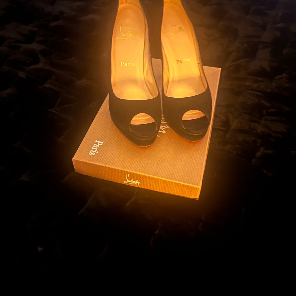 Christian Louboutin Elegant Black Peep-Toe